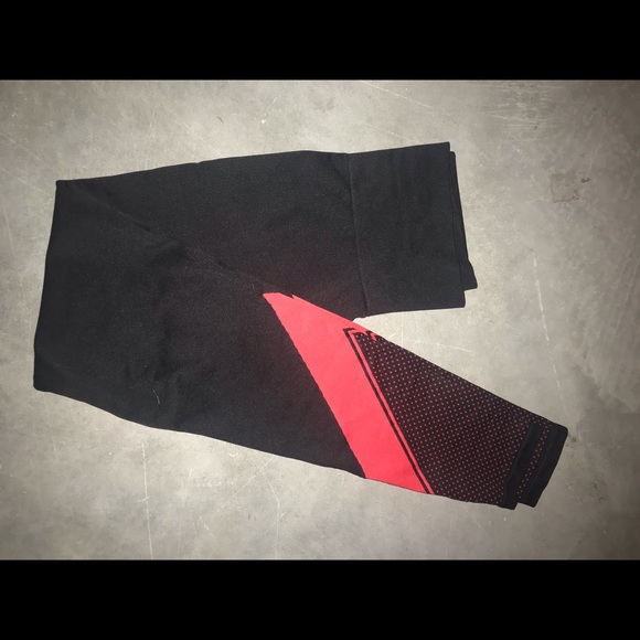 Pink VS leggings - Picture 2 of 2